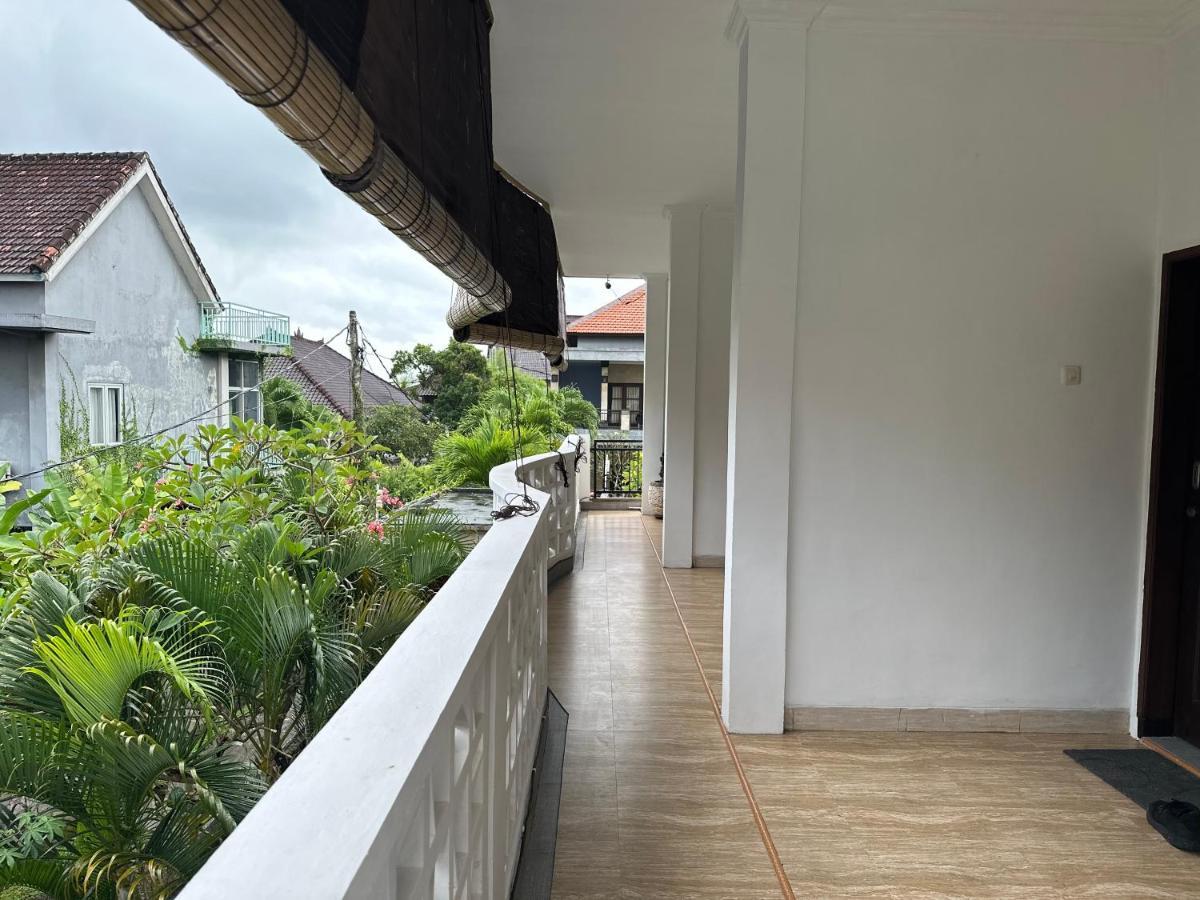 Koming Guest House Canggu Buitenkant foto